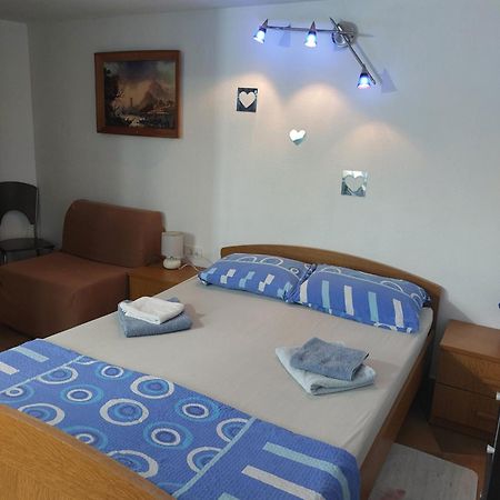 Apartmani Damir Kazija Pakostane Exterior photo